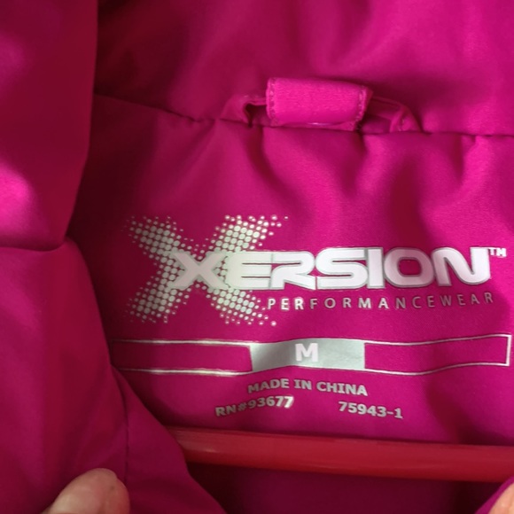 Like new Xersion jacket size M. Dark pink and neon yellow - Picture 3 of 4